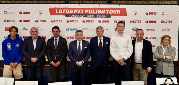 Przedstawiciele organizatorów i sponsorów czwartej edycji Lotos PZT Polish Tour-Narodowy Puchar Polski oraz tenisista GAT Gdańsk - Maciej Kos (pierwszy z lewej). 
