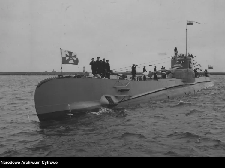 Najsłynniejszym z zatopionych polskich okrętów, którego miejsca zatonięcia wciąż nie znamy, jest ORP "Orzeł". Na zdjęciu jednostka wpływa do portu w gdyni 10 lutego 1939 r.