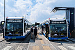 Prezentacja nowych elektrycznych autobusów wprowadzanych do użytku w Gdyni 