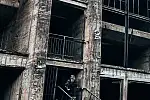 - Exploseum to dawna tajna hitlerowska fabryka zbrojeniowa, która stała się najciekawszą industrialną atrakcją turystyczną w Bydgoszczy. Nad instalacją pracowało ok. 4 tys. przymusowych pracowników, część z nich to jeńcy rosyjscy, angielscy, francuscy, włoscy i jugosłowiańscy oraz więźniowie polscy. Do dziś nie odnaleziono jeszcze wszystkich zbiorowych mogił robotników. System podziemnych tuneli pod DAG łącznie ma długość około 2 km, na różnych głębokościach. Dla mnie to jedna z najlepszych atrakcji w Bydgoszczy - mówi Kasia.