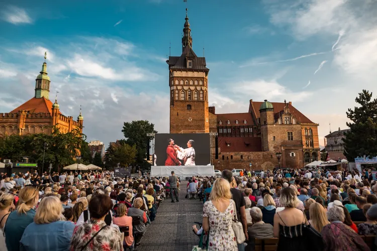 Plenerowe projekcje oper cieszyły się dużym zainteresowaniem. W tym roku jednak opery pod chmurką w Gdańsku nie zobaczymy. 