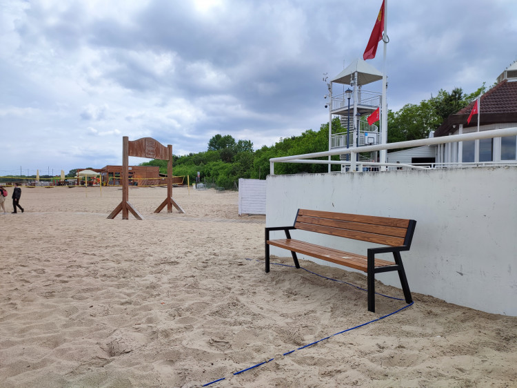 Przed sezonem letnim Gdański Ośrodek Sportu ustawił na gdańskich plażach łącznie 27 ławek. 