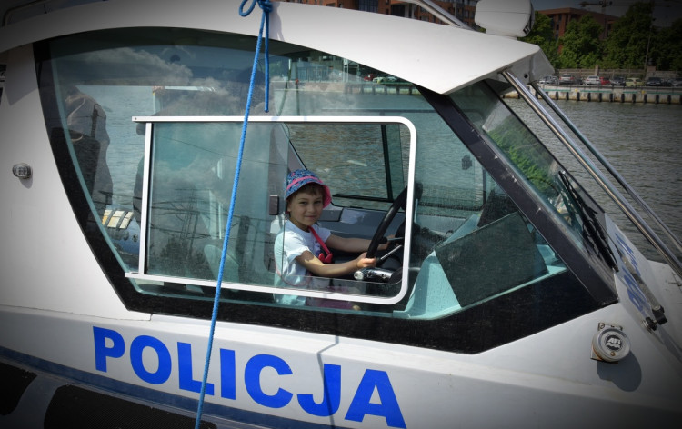 Policjanci spełnili marzenie siedmioletniej Hani.
