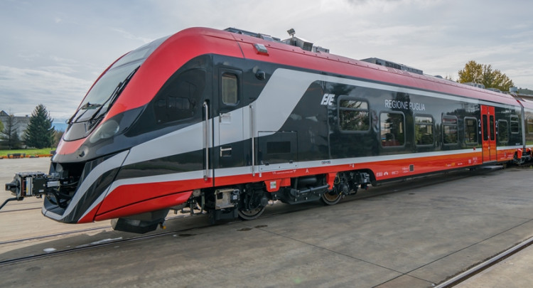 Urząd Marszałkowski kupił od spółki Newag dwa pociągi elektryczne do obsługi ruchu aglomeracyjnego i regionalnego. Docelowo zamówienie ma obejmować 31 dodatkowych pojazdów.   