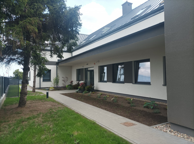 Nowa siedziba schroniska przy ul. Nowiny 80 z usługami opiekuńczymi czeka na podopiecznych, którzy przeprowadzą się tam z ośrodka na Zakopiańskiej. 