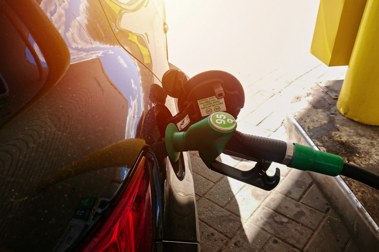 Na początku wakacji benzyna Pb 95 potaniała o 10 gr. Czy promocja Orlenu zachęci koncerny do obniżek cen paliw? 
