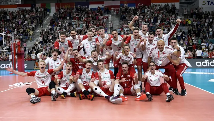 Reprezentacja Polski siatkarzy po zdobyciu brązowych medali na mistrzostwach Europy U-22.