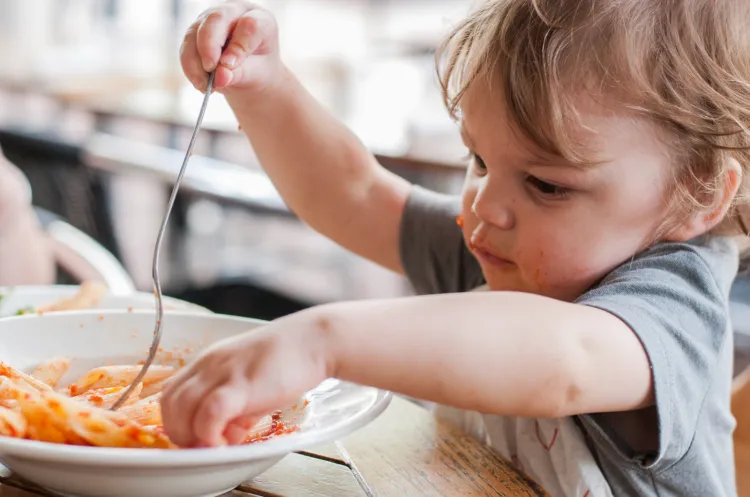 Makaron z sosem, zupa pomidorowa i frytki to podstawa każdego dziecięcego menu w restauracji.