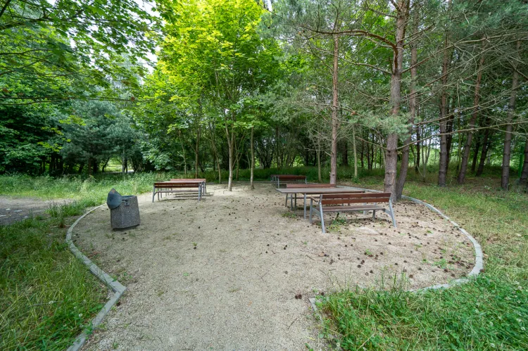Dotychczas zrealizowane elementy zagospodarowania parku rodzinnego przy ul. Spokojnej w Małym Kacku.