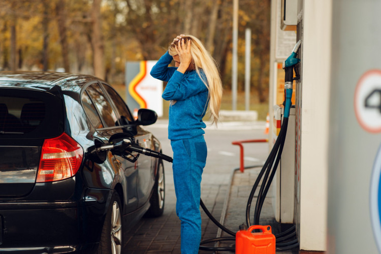 Wysokie ceny paliw nie odstraszają kierowców. Aut z ulic nie ubywa. 