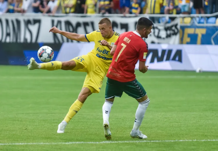 Bramkarza Zagłębia Sosnowiec pokonać próbował również i Janusz Gol, ale ostatecznie Arka Gdynia zakończyła ten mecz bez bramki.
