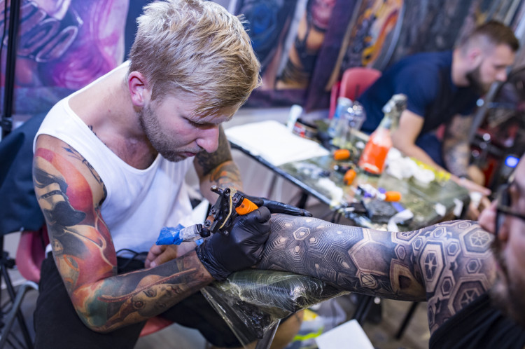 Gdańsk Tattoo Konwent vil besøke Amber Expo igjen.  I to dager kan du se de beste tatoveringsartistene, høre på musikk, se konkurransebidrag og beundre opptredener.