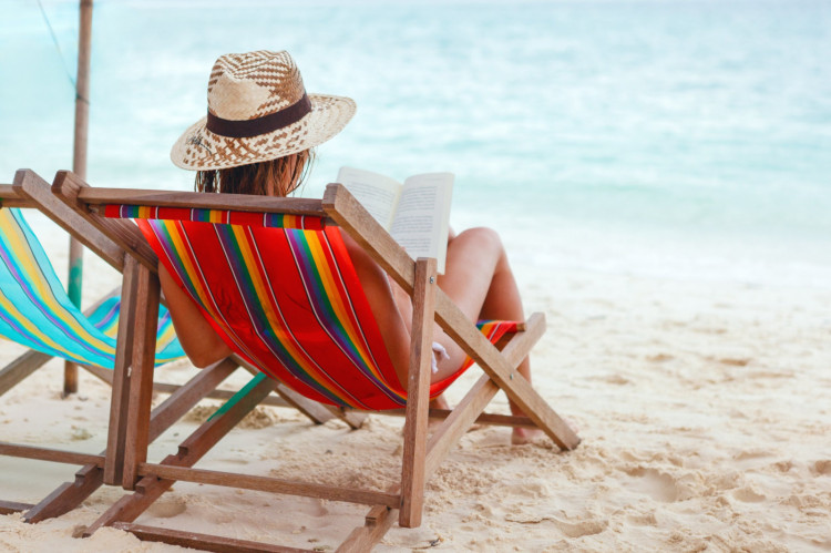 Lato, wakacje i urlop to czas sprzyjający relaksowi z książką. Co warto przeczytać? Tego dowiecie się z naszego cyklu Zaczytane Trójmiasto.