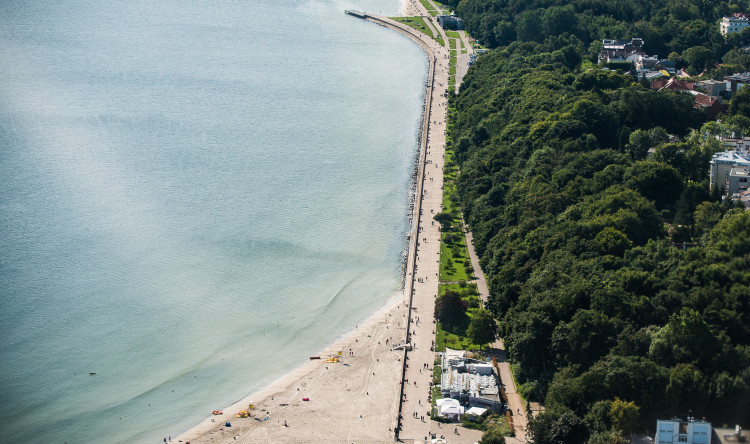 Pobyt na plaży w Gdyni można połączyć ze spacerem po Bulwarze Nadmorskim.