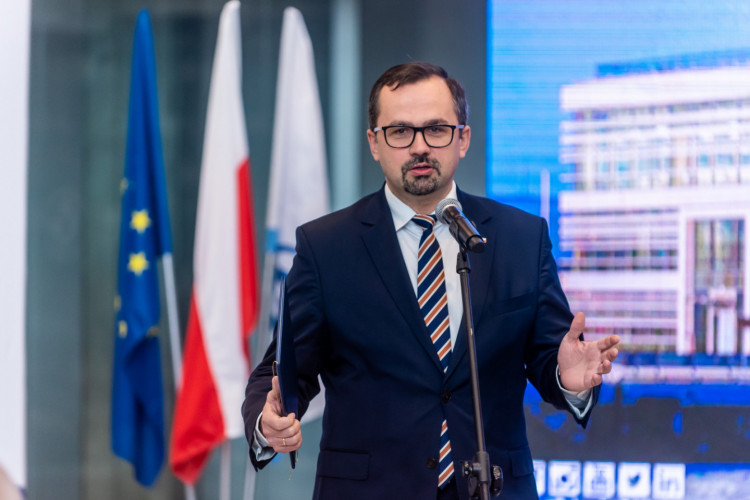 Marcin Horała przestaje być wiceministrem infrastruktury, ale pozostaje wiceministrem funduszy i polityki regionalnej oraz pełnomocnikiem rządu ds. CPK.