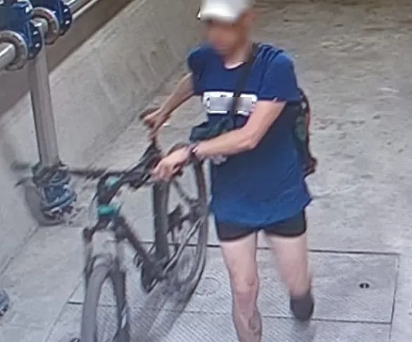 30-latek prowadził swój rower w tunelu pod Martwą Wisłą.