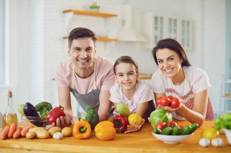 Prawidłowo skomponowana i zbilansowana dieta wegetariańska jest zdrowa i bezpieczna, zarówno dla dzieci, jak i dorosłych - przekonują dietetycy. Co na to badania naukowe?