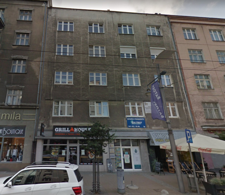 Kamienica przy ul. Świętojańskiej 52 w Gdyni, gdzie doszło do podwójnego morderstwa, lekarza i jego sparaliżowanej matki.