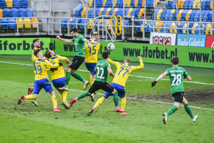 Ark Gdynia nie grała z Górnikiem Łęczna od sezonu 2020/21. Wówczas wszystkie mecze zakończyły się wynikiem 2:0. Żółto-niebiescy triumfowali w Pucharze Polski, ale w I lidze dwukrotnie przegrali.