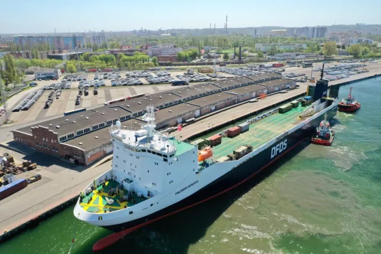 Port Gdański Eksploatacja obsługuje przeładunki: węgla, koksu, drobnicy, drewna, nawozów, wyrobów stalowych, złomu, konstrukcji, maszyn, pojazdów, ale także sprzętu wojskowego. 