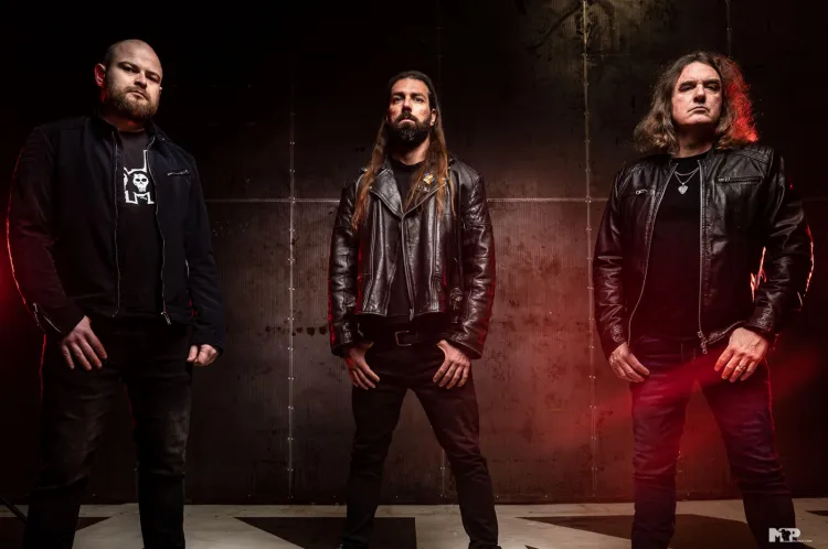 Dieth (od lewej: Michał Łysejko, Guilherme Miranda oraz David Ellefson) to nowa metalowa supergrupa, która powstała w Gdańsku. Zespół szykuje się do wydania debiutanckiego albumu oraz jest w trakcie planowania przyszłorocznej trasy koncertowej.