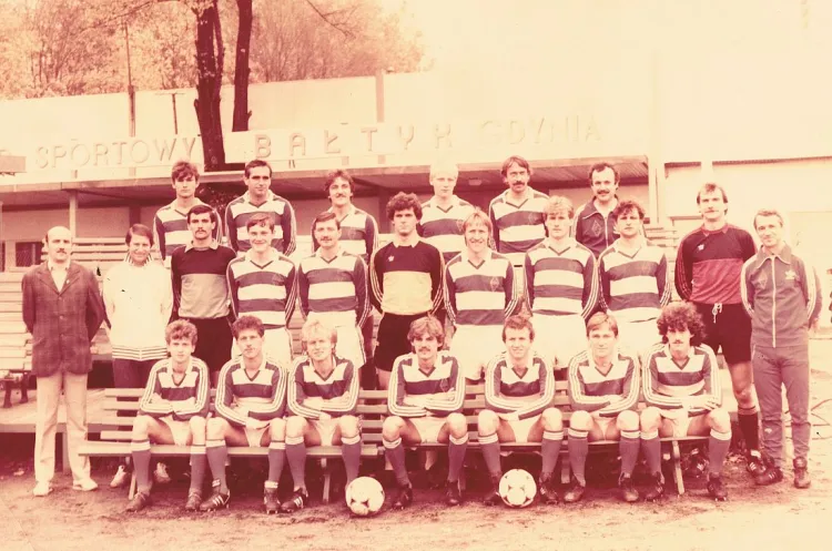Bałtyk Gdynia z sezonu 1984/85, w którym dotarł do półfinału Pucharu Polski na szczeblu centralnym.