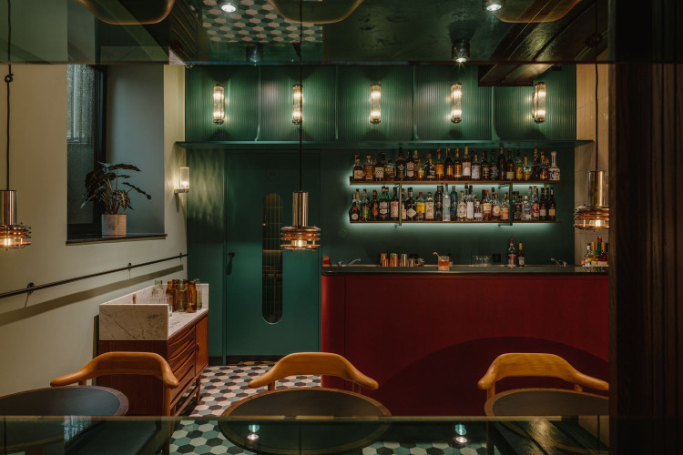 Mieszczący się w hotelu Willa Wincent bar W33 zdobył Nagrodę Główną oraz najwięcej głosów internautów w plebiscycie Gdynia Design Days na "Najlepiej zaprojektowane wnętrze komercyjne w Gdyni 2022". 

