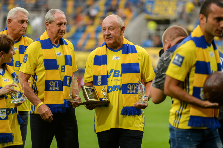 Janusz Kupcewicz trzy lata temu na Stadionie Miejskim odebrał nagrodę dla najlepszego piłkarza 90-lecia Arki Gdynia. Czy dzień dedykowany jego pamięci obecni zawodnicy uczczą ligowym zwycięstwem?