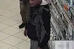 Poszukiwani w związku z kradzieżą perfum.