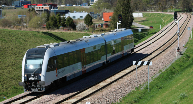 Spółka SKM tłumaczy się z ostatnich problemów na linii PKM, wskazując, że przewozy realizuje takimi pociągami, jakie dostała z Urzędu Marszałkowskiego.