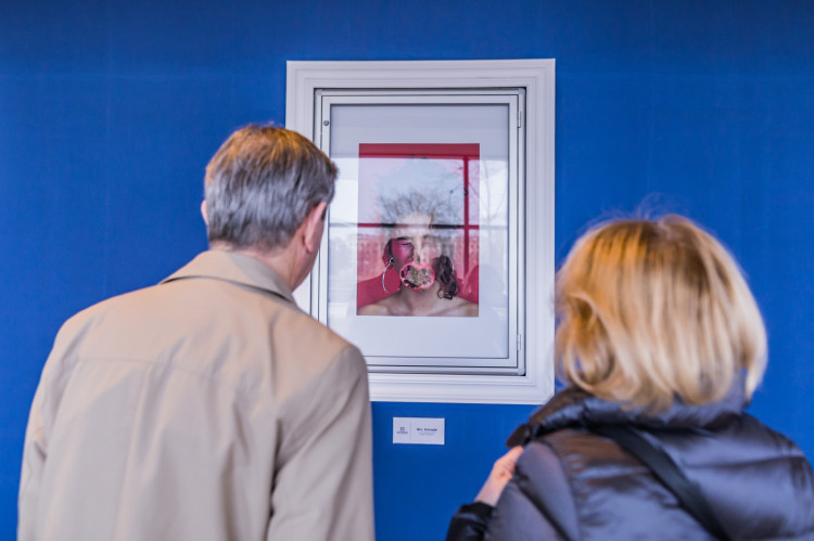 Sztuka coraz częściej gości w galeriach handlowych. Wystawy w Centrum Riviera pozwalają podziwiać prace młodych pomorskich artystów.