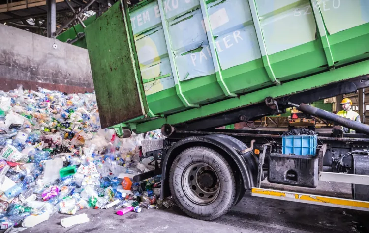 Więcej za wywóz śmieci zapłacą mieszkańcy Sopotu. Gdynia i Gdańsk nie planują podwyżek opłat.