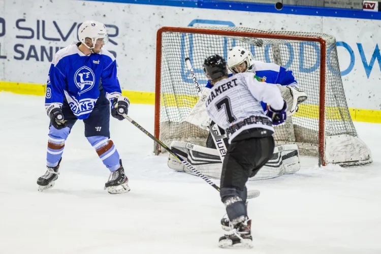 Hokeiści Stoczniowca Gdańsk przystąpili do sezonu w Młodzieżowej Hokej Lidze, pełniącej rolę I ligi.