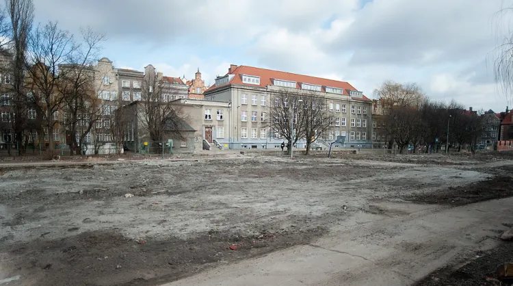 Przy Podwalu Przedmiejskim ma powstać parking na 584 miejsc. Kiedy? Gdy znajdzie się nowy inwestor i zostaną zakończone badania archeologiczne.  