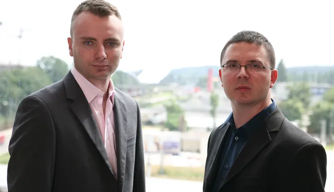 Pomysłodawcami i założycielami Nokaut.pl są Wojciech Czernecki i  Michał Jaskólski, którzy w 2005 roku opracowali ideę oraz biznes plan porównywarki.