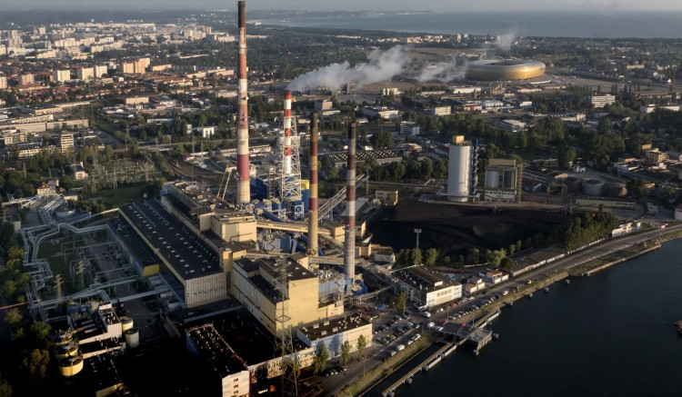 W 2022 r. ceny ciepła zdecydował się podnieść już jego producent, PGE Energia Ciepła. Obecnie spółka czeka na decyzję prezesa URE w sprawie nowej taryfy na wytwarzanie ciepła w 2023 r. Na zdjęciu elektrociepłownia w Gdańsku.