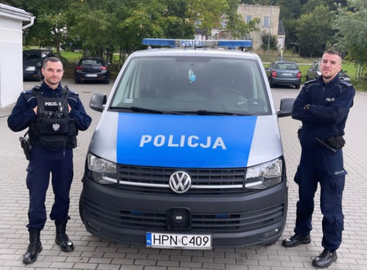 Gdyńscy policjanci asystowali ciężarnej i jej mężowi w drodze na porodówkę. Dzięki asyście samochód uniknął stania w korku.