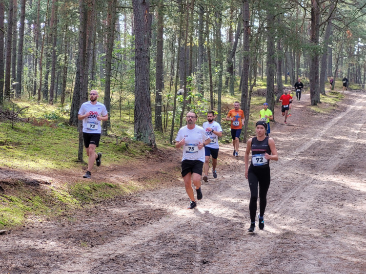 120 biegaczy w sobotnie przedpołudnie rywalizowało na leśnej trasie na Wyspie Sobieszewskiej.