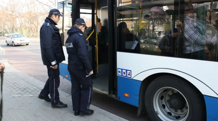 W Sopocie, wzorem Gdyni, policjanci patrolować będą jeżdżące po mieście autobusy.