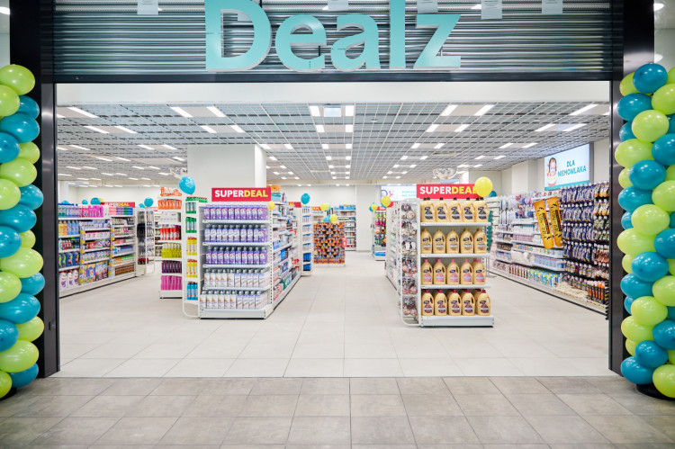 W sklepach Dealz dostępnych jest ponad 3 tys. produktów znanych marek. 