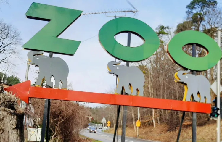 Znak do zoo, który stał przy ul. Spacerowej od lat 70. został zdemontowany.