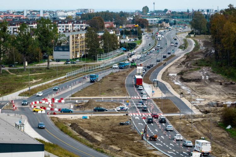 Rozbudowa ul. Kartuskiej jest na ukończeniu. Prace potrwają do 15 listopada 2022 roku.