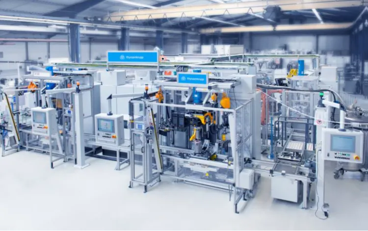 Działająca na arenie międzynarodowej firma Thyssenkrupp Automation Engineering chce od początku 2023 roku budować w Polsce maszyny i systemy transportowe dla przemysłu motoryzacyjnego. Na zdjęciu linia montażowa silników elektrycznych.