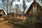Obecnie, już ponad 100-letnie, Muzeum to 22 ha obszaru położonego nad brzegiem jeziora Gołuń zabudowanego obiektami regionalnej architektury.