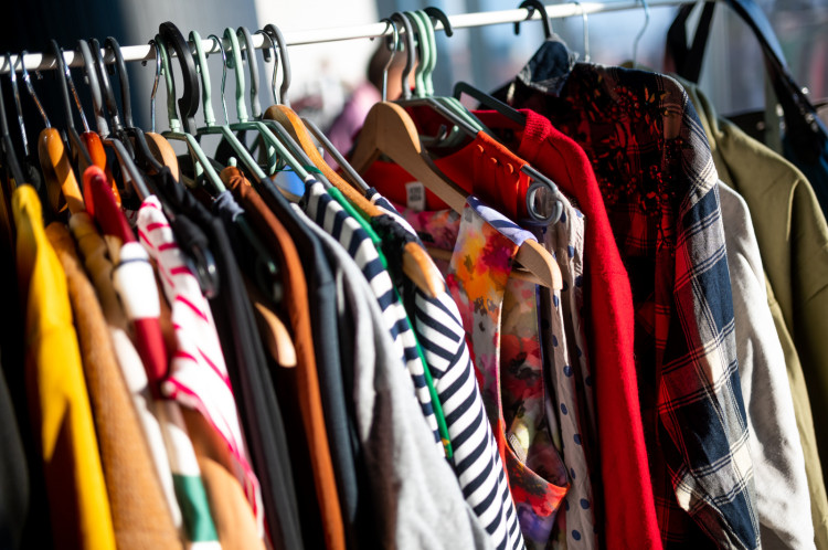 Ubrania z drugiej ręki kupimy też na targach modowych czy vintage bazarach, których nie brakuje w Trójmieście.