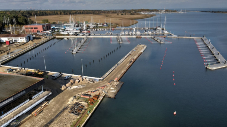 Así queda el puerto deportivo tras la reconstrucción.  Las obras estarán terminadas en diciembre. 