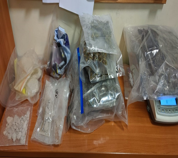 4 kg narkotyków znaleziono w mieszkaniu zajmowanym przez trzech młodych mężczyzn w Sopocie.