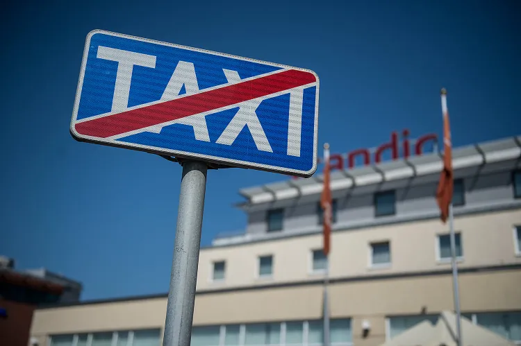 Przez jakiś czas taksówki Komfort Taxi wciąż będzie można złapać na postojach, z czasem mają one jednak jeździć już tylko pod logo iTaxi.