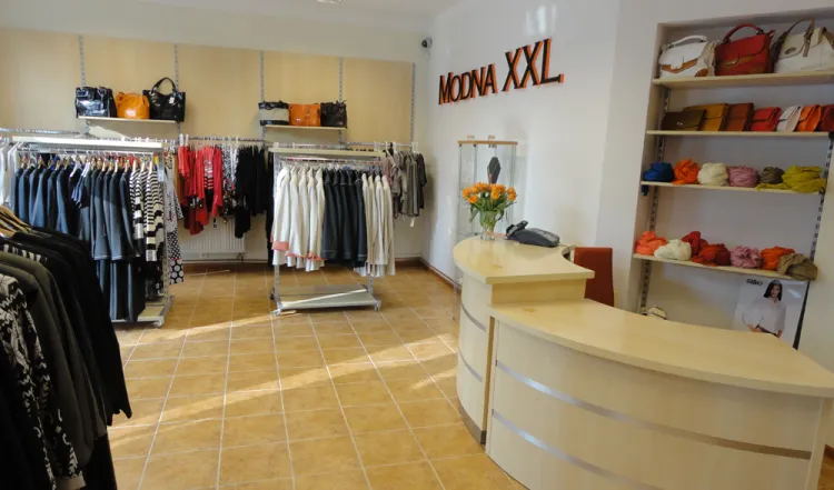 Przestronne wnętrze, elegancka odzież w większych rozmiarach - butik "Modna XXL" nie przypomina sieciówek.