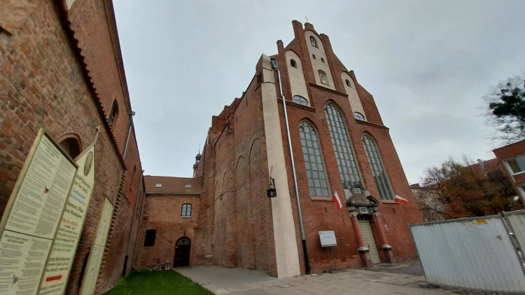 Kościół św. Józefa w marcu 1945 roku stał się prawdopodobnie azylem dla parafian i mieszkańców przed szturmującymi Śródmieście Gdańska czerwonoarmistami. 